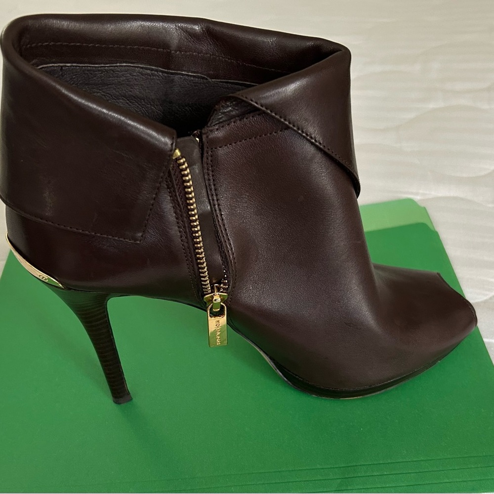 Michael Kors. Beautiful comfy chocolate color ankle shoes Excellent condition